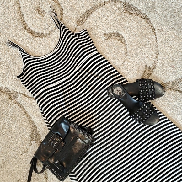 ♠️ Calvin Klein White/Black Striped Maxi Dress - Picture 2 of 3